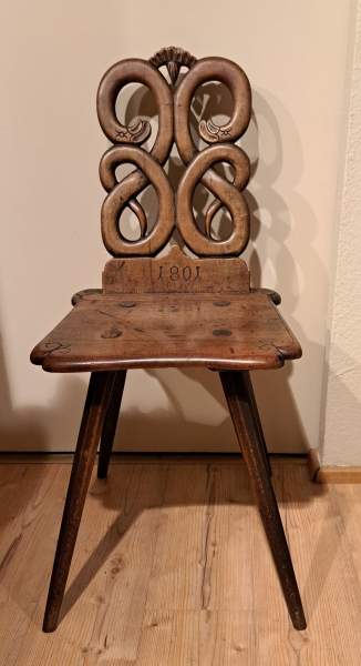 Schlangenlehnenstuhl