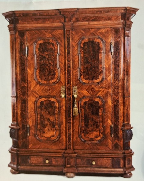 Großer Barockschrank